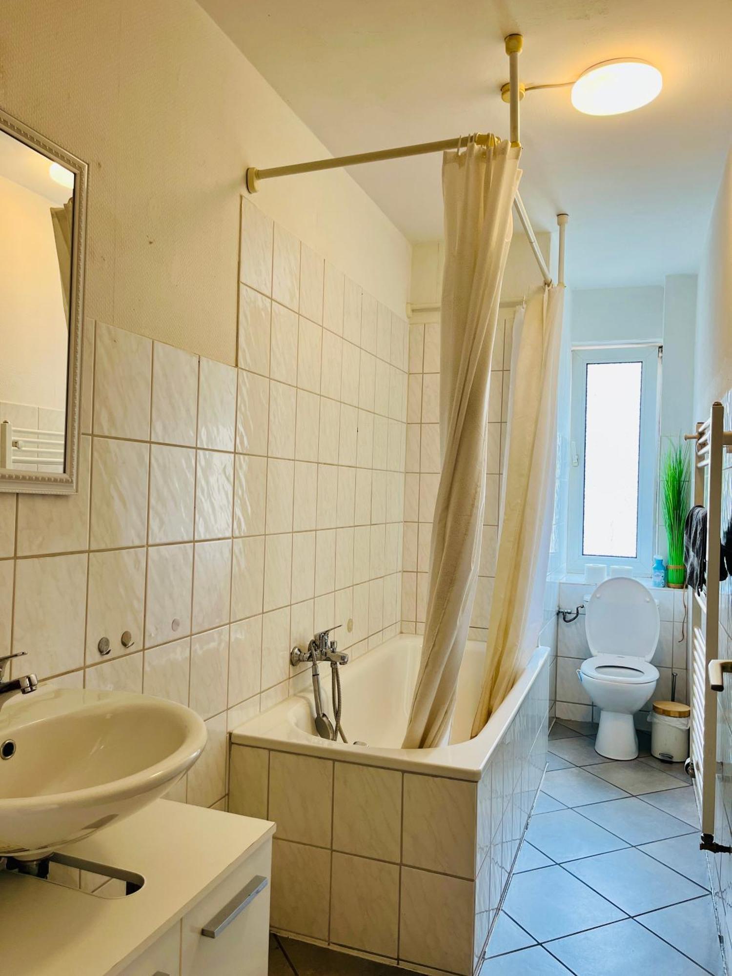 Geraeumige Wohnung Im Herzen Kassels Esterno foto